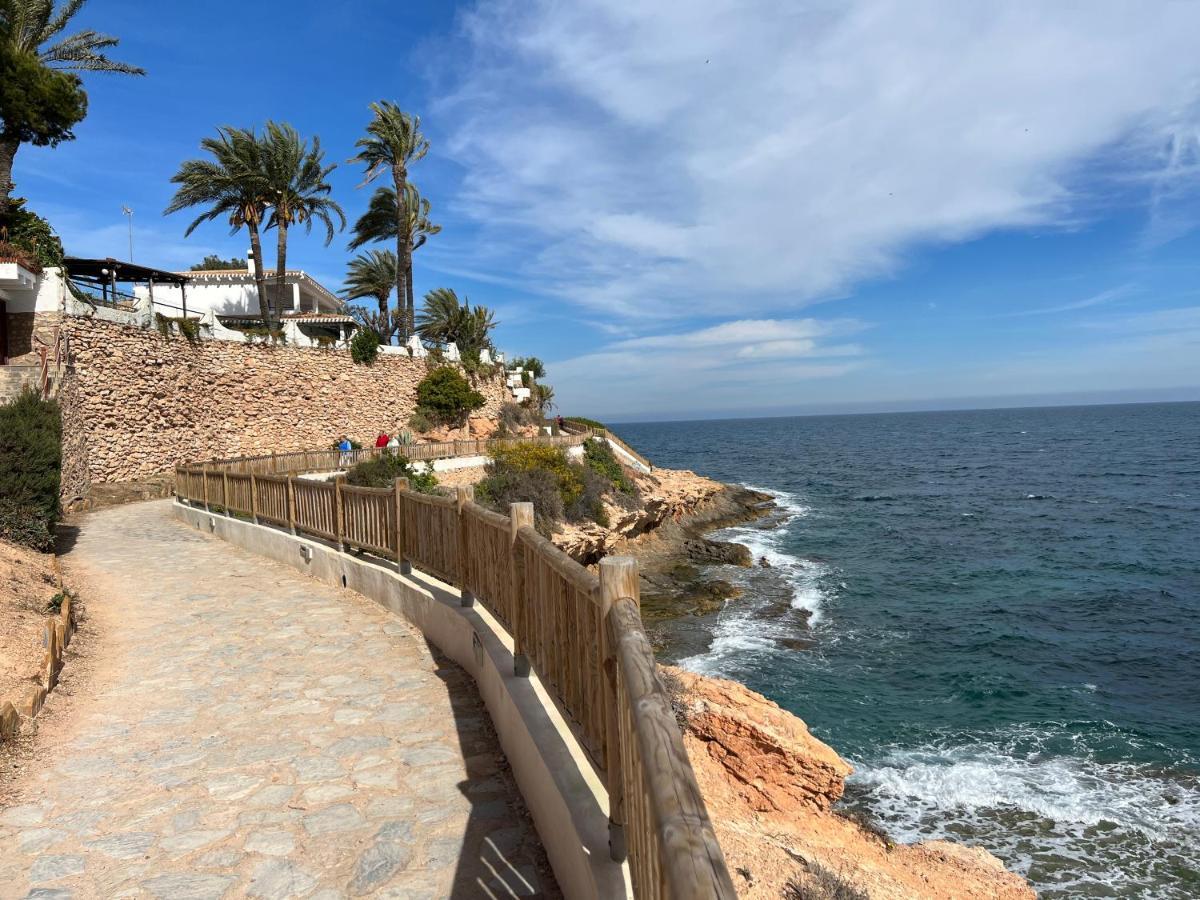 Schoenes Ruhiges Rooftop Apartment Mit Grosser Dachterrasse Torrevieja Bagian luar foto