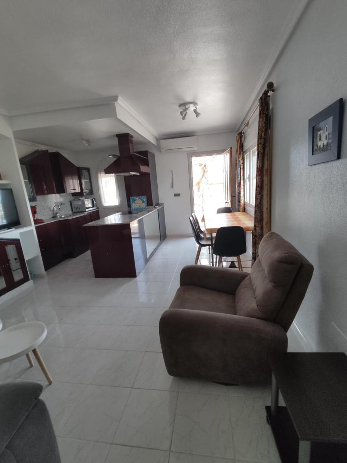 Schoenes Ruhiges Rooftop Apartment Mit Grosser Dachterrasse Torrevieja Bagian luar foto