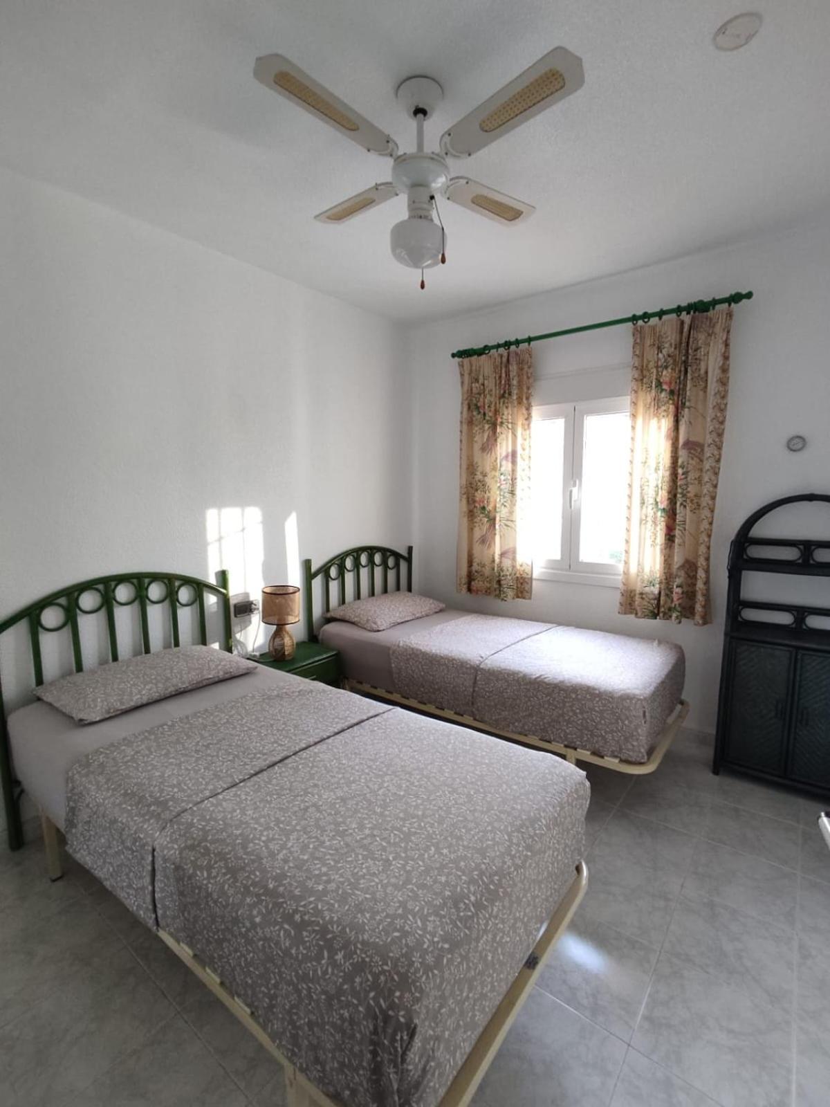 Schoenes Ruhiges Rooftop Apartment Mit Grosser Dachterrasse Torrevieja Bagian luar foto