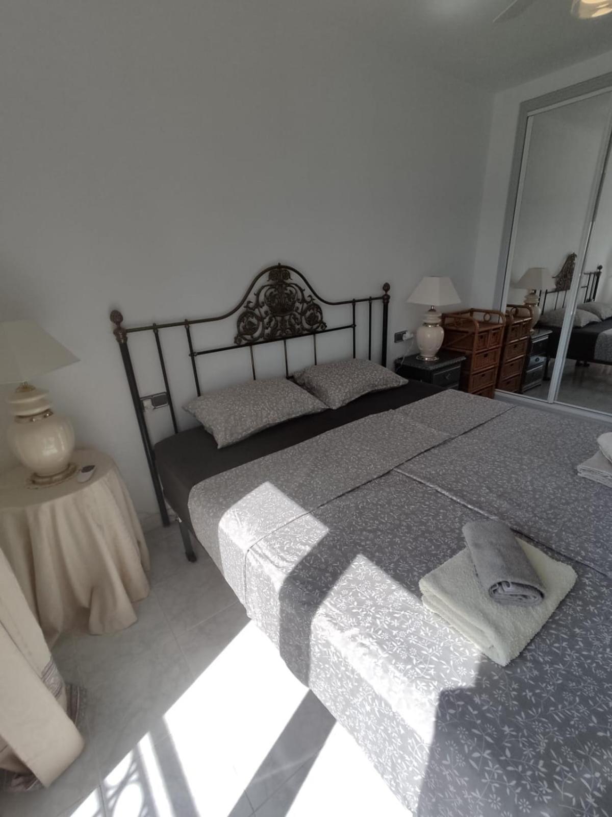 Schoenes Ruhiges Rooftop Apartment Mit Grosser Dachterrasse Torrevieja Bagian luar foto