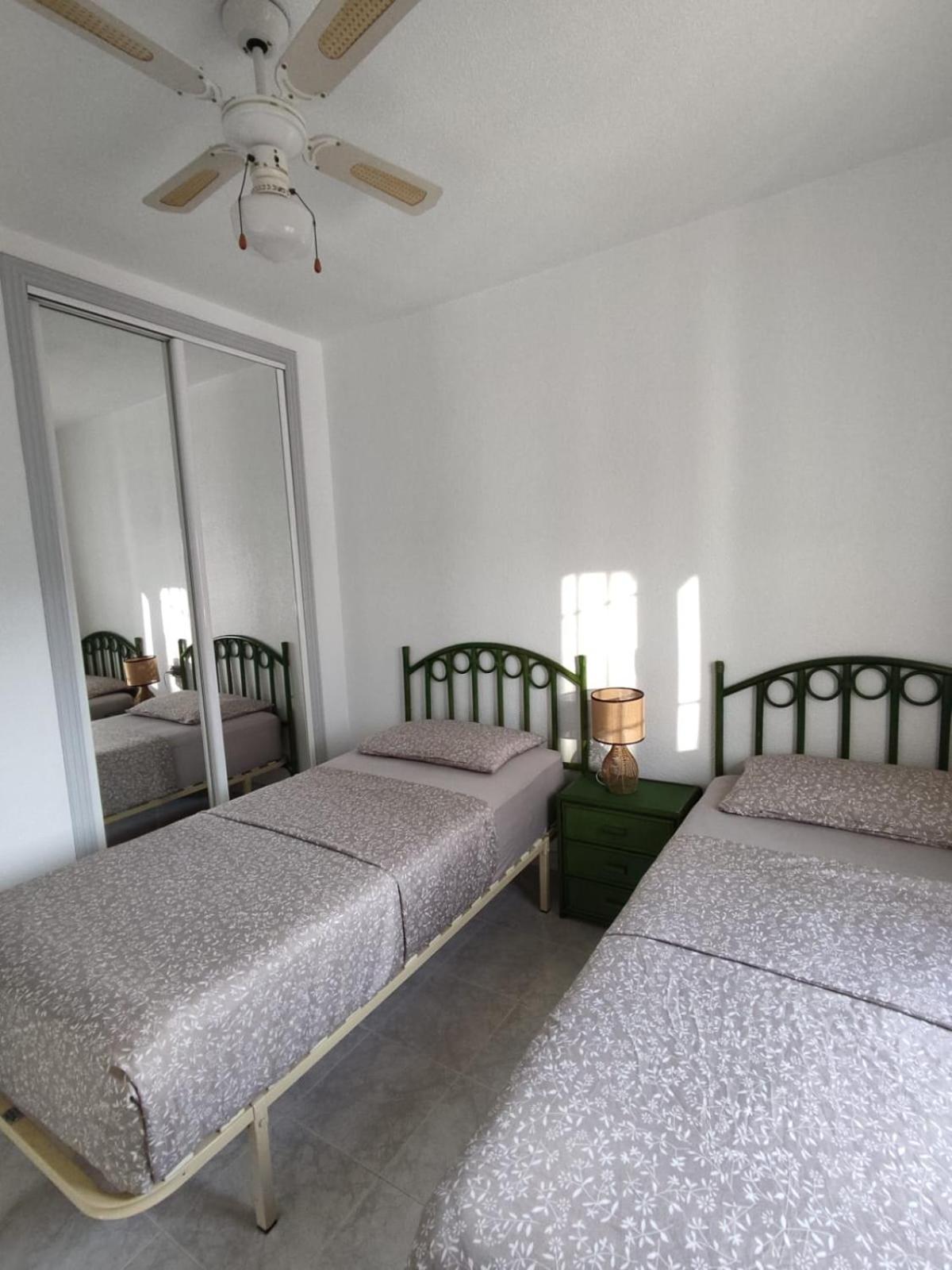 Schoenes Ruhiges Rooftop Apartment Mit Grosser Dachterrasse Torrevieja Bagian luar foto