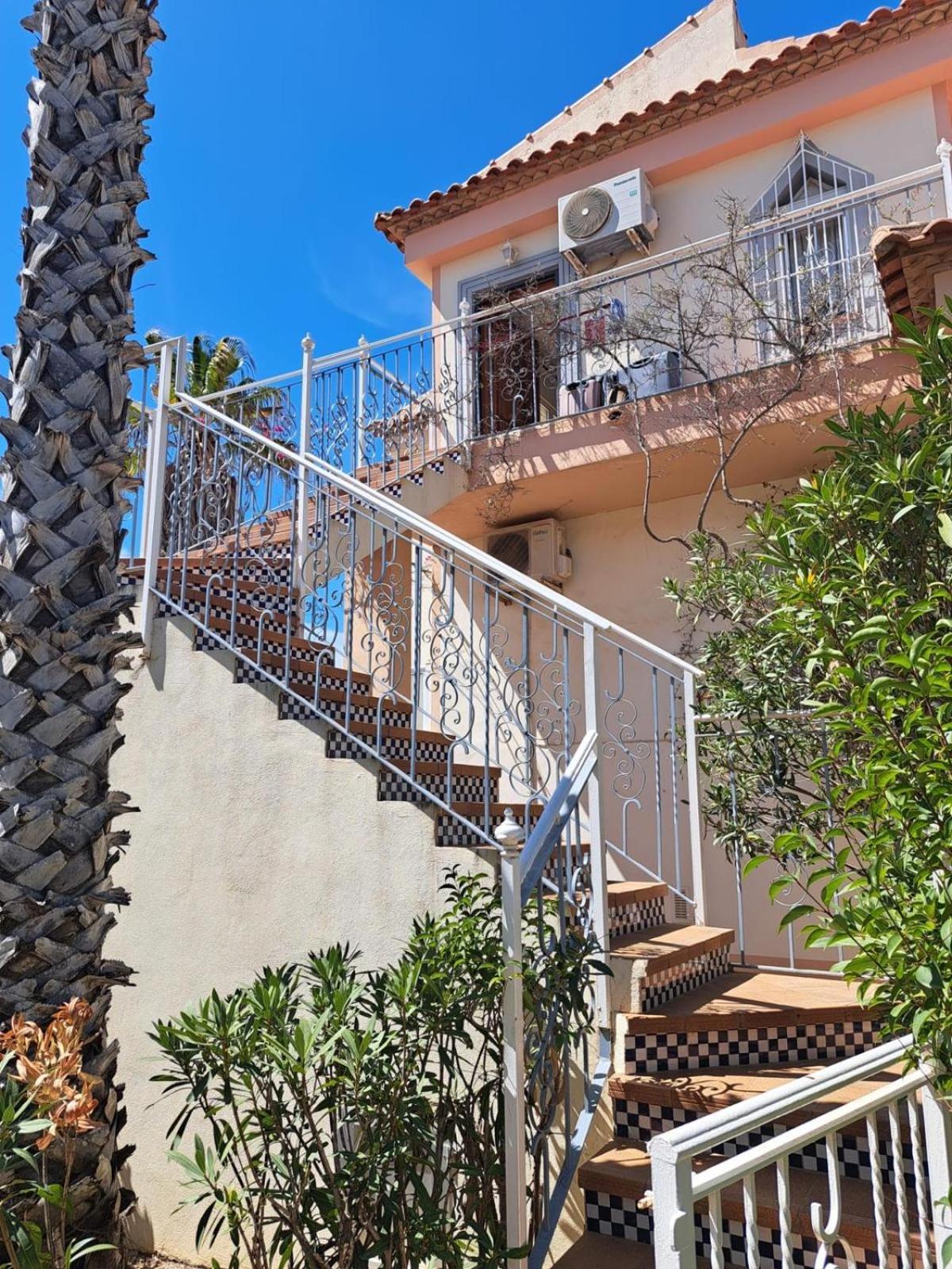 Schoenes Ruhiges Rooftop Apartment Mit Grosser Dachterrasse Torrevieja Bagian luar foto